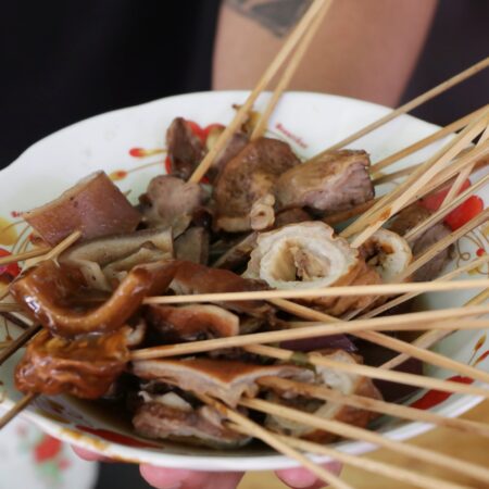 555 Pig ဝက်သားတုတ်ထိုး